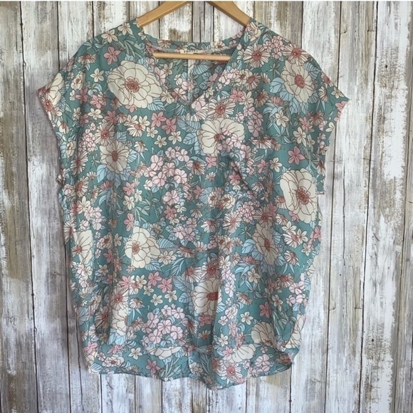 JODIFL Tops - Jodifl Vintage Floral Raw Hem Oversized Blouse